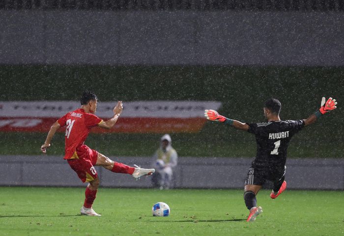  U23 Kuwait may mắn khi chưa để thủng lưới trong hiệp một. Ảnh: Minh Hưng. 