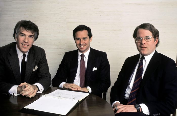  Stephen Schwarzman (giữa) cùng Roger Altman và Francois de Saint Phalle tại Lehman Brothers năm 1985. Khi đó, Schwarzman đứng đầu bộ phận M&A toàn cầu của ngân hàng. Ảnh: Achievement.org