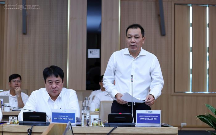  Chủ tịch HĐTV EVN Đặng Hoàng An báo cáo. Ảnh: Chinhphu.vn/Phương Nguyên. 