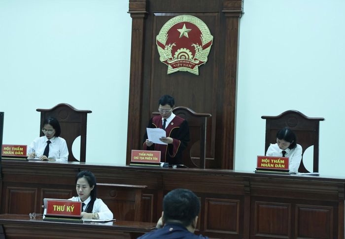  Hội đồng xét xử TAND khu vực 4, TP Hà Nội đã quyết định chấp nhận toàn bộ yêu cầu khởi kiện của VKSND khu vực 4, TP Hà Nội. 