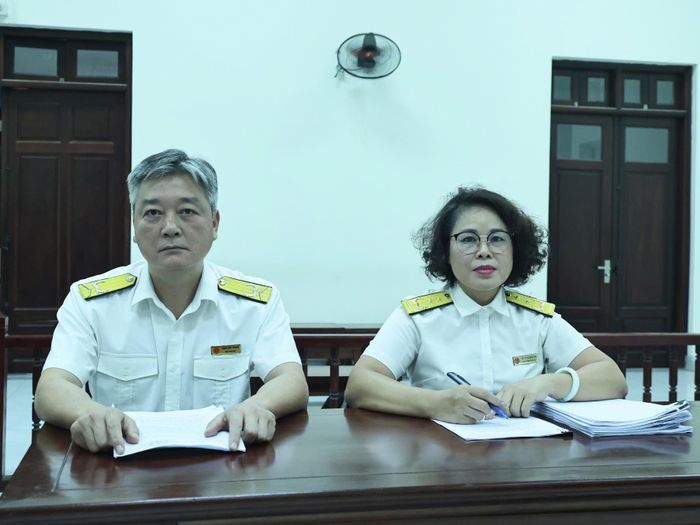  Đại diện Thuế Cơ sở 5, TP Hà Nội. 