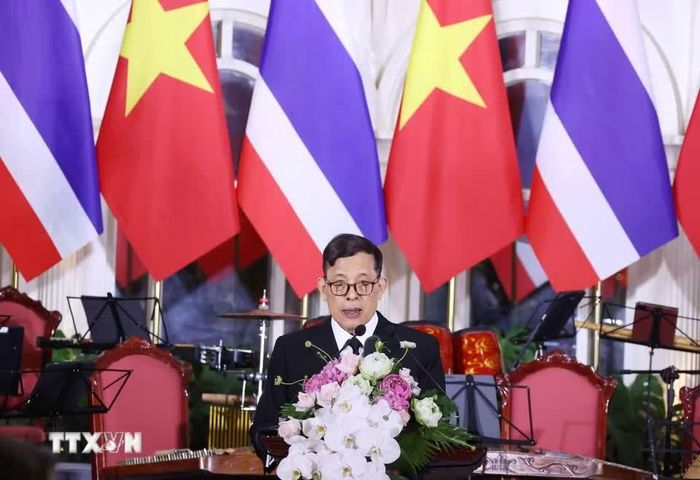  Trong phát biểu đáp từ, Nhà vua Thái Lan gửi lời cảm ơn chân thành tới Tổng Bí thư, Chủ tịch nước Tô Lâm, Chính phủ và nhân dân Việt Nam về sự đón tiếp trọng thị, nồng hậu dành cho Đoàn trong chuyến thăm cấp Nhà nước lần này, bày tỏ ấn tượng trước những bước tiến vượt bậc của Việt Nam trong phát triển đất nước và nâng cao chất lượng đời sống người dân. Theo Nhà vua, những thành quả này là kết quả của nỗ lực bền bỉ và sự đồng lòng của Chính phủ và nhân dân Việt Nam trong quá trình xây dựng một tương lai tốt đẹp hơn cho các thế hệ sau. 
