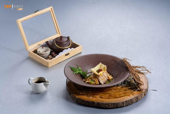 Món "Cao lầu Hội An" của đầu bếp Thùy Trang