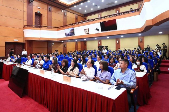 Quang cảnh lễ phát động cuộc thi "Bản sắc"