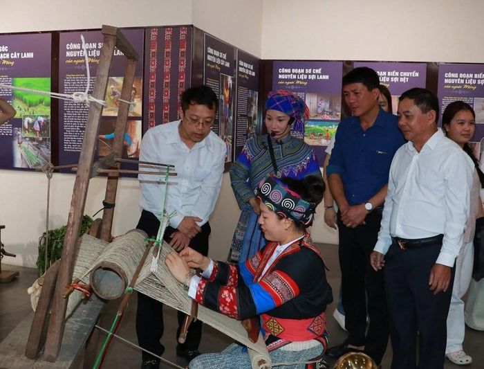 Tại triển lãm, du khách còn được trực tiếp trải nghiệm di sản cùng nghệ nhân