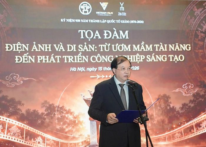 Thứ trưởng Bộ VHTTDL Tạ Quang Đông phát biểu chúc mừng toạ đàm