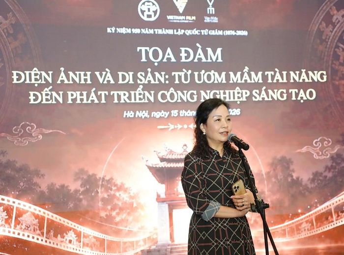 TS. Ngô Phương Lan, Chủ tịch Hiệp hội Xúc tiến phát triển Điện ảnh Việt Nam phát biểu đề dẫn toạ đàm