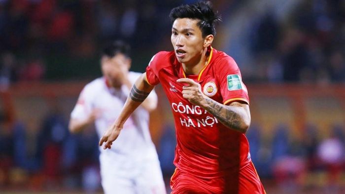 Văn Hậu phải nghỉ thi đấu 4 trận tiếp theo tại V.League. Ảnh: VPF