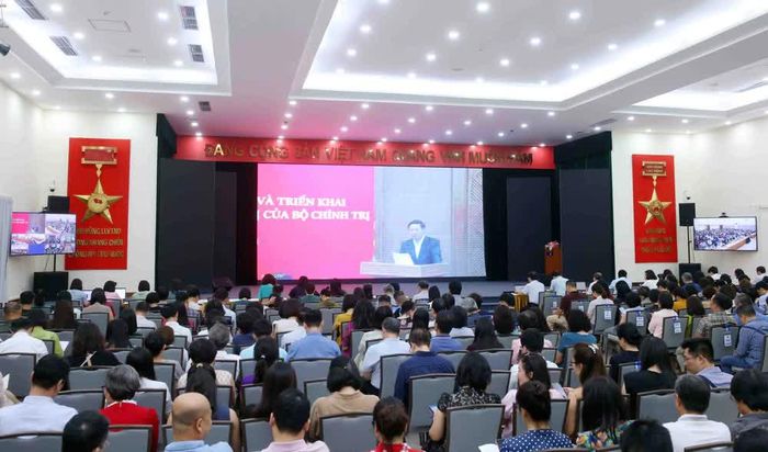 Đảng viên thuộc Đảng bộ Thông tấn xã Việt Nam tham dự Hội nghị trực tuyến tại điểm cầu trụ sở Thông tấn Quốc gia (5 Lý Thường Kiệt, Hà Nội). Ảnh: Phạm Kiên - TTXVN