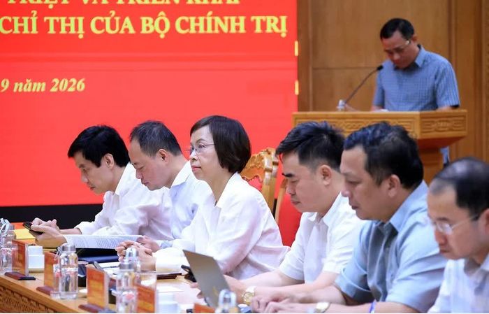 Nhà báo Vũ Việt Trang - Ủy viên Ban Thường vụ Đảng ủy các cơ quan Đảng Trung ương, Bí thư Đảng ủy, Tổng Giám đốc TTXVN, Phó Trưởng ban Tuyên giáo Trung ương dự Hội nghị tại điểm cầu Đảng uỷ các cơ quan Đảng Trung ương. Ảnh: Tuấn Anh - TTXVN