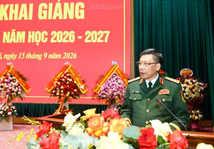 Thượng tướng, PGS. TS Trần Việt Khoa, Ủy viên Trung ương Đảng, Giám đốc Học viện Quốc phòng phát biểu tại lễ khai giảng - Ảnh: chinhphu.vn/Nhật Bắc