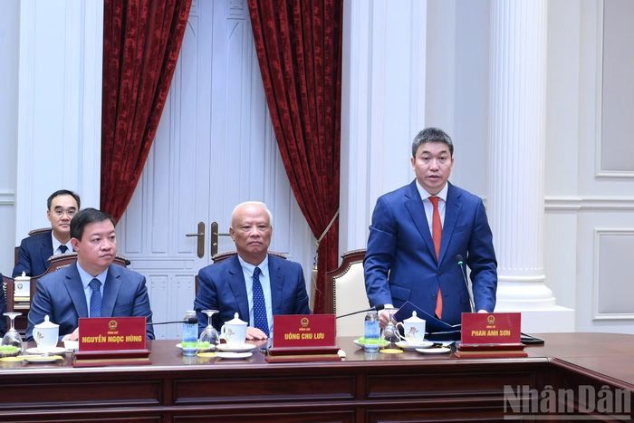 Đồng chí Phan Anh Sơn, Chủ tịch Liên hiệp các tổ chức hữu nghị Việt Nam khóa VII phát biểu.