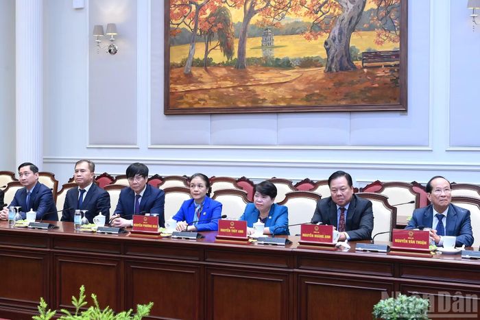 Các đại biểu tham dự cuộc gặp mặt.