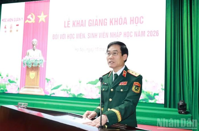 Trung tướng, Giáo sư, Tiến sĩ Trần Viết Tiến, Giám đốc Học viện Quân y phát biểu tại lễ khai giảng.