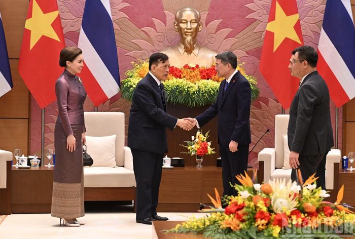  Thủ tướng Lê Minh Hưng đón Nhà vua Vương quốc Thái Lan﻿ Maha Vajiralongkorn Phra Vajiraklaochaoyuhua và Hoàng hậu. (Ảnh TRẦN HẢI) 