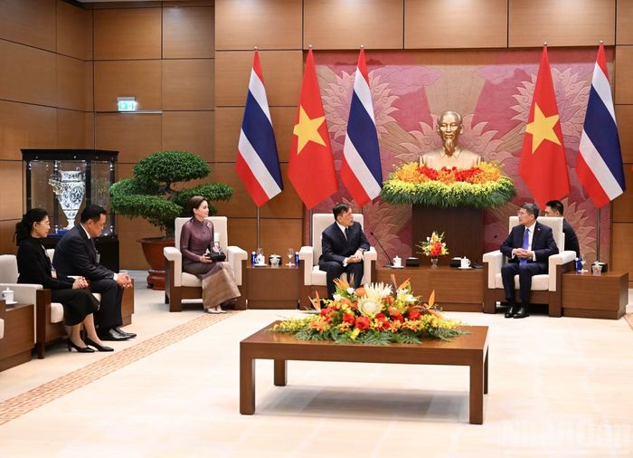  Nhà vua Vương quốc Thái Lan﻿ Maha Vajiralongkorn Phra Vajiraklaochaoyuhua và thành viên trong đoàn tại hội kiến. (Ảnh TRẦN HẢI) 