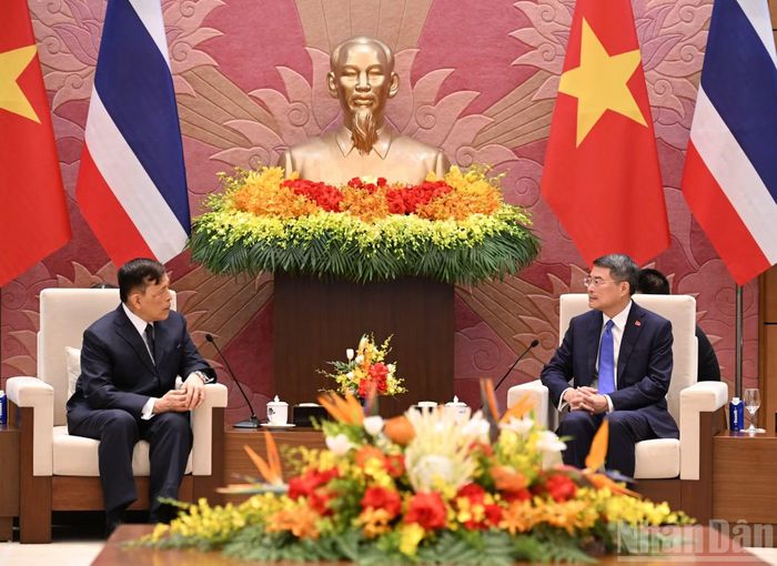 Thủ tướng Lê Minh Hưng hội kiến Nhà vua Vương quốc Thái Lan Maha Vajiralongkorn Phra Vajiraklaochaoyuhua. (Ảnh TRẦN HẢI)
