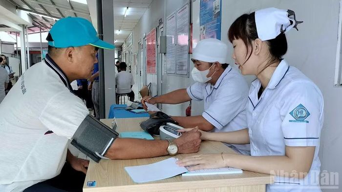 Việc khám sức khỏe sàng lọc toàn dân sẽ được Cà Mau duy trì trong những năm tiếp theo, mục tiêu mỗi người dân được khám sức khỏe ít nhất một lần mỗi năm. (Ảnh: HỮU TÙNG)