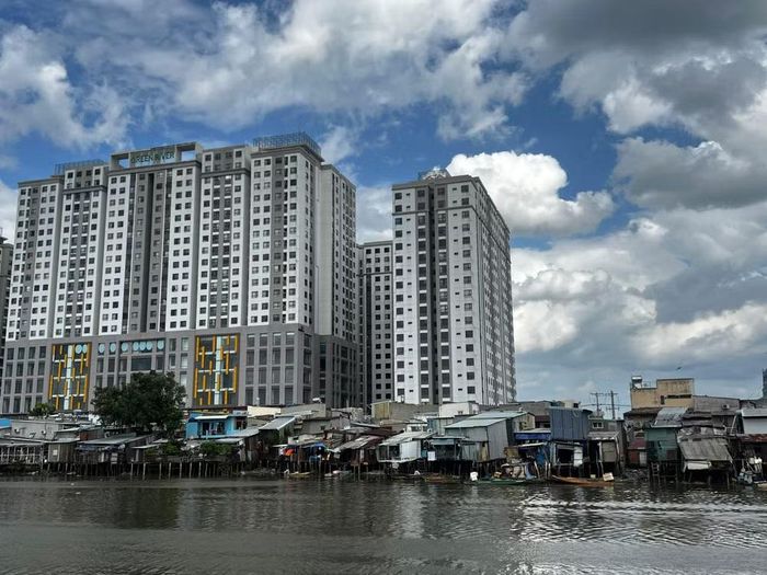 Thành phố ban hành nhiều chính sách hỗ trợ tối đa cho người dân trong cấp sổ hồng. (Ảnh: QUANG QUÝ)