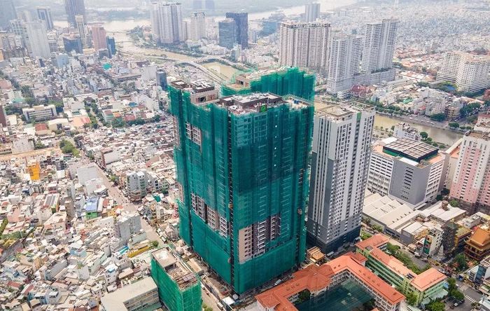 Một dự án nhà ở thương mại đang triển khai tại khu vực trung tâm Thành phố. (Ảnh: QUANG QUÝ)