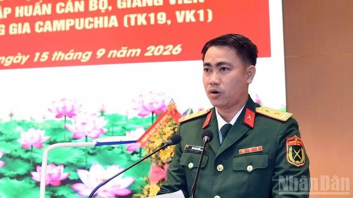 Đại diện học viên phát biểu tại lễ khai giảng.