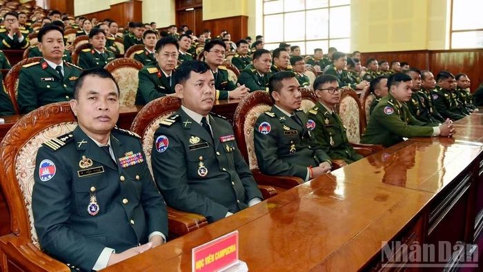 Học viên Quân đội Hoàng gia Campuchia dự lễ khai giảng.