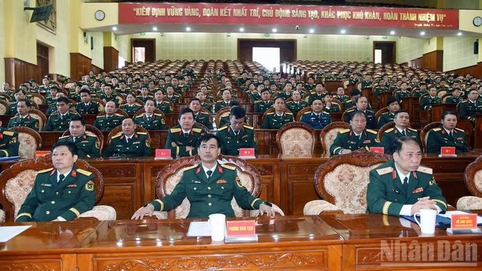 Đại biểu dự lễ khai giảng.