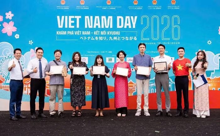 Ông Nguyễn Duy Anh (thứ 2 từ phải sang) tích cực tham gia vào các hoạt động của sự kiện Việt Nam Day 2026 tại Kyushu - Okinawa với chủ đề "Khám phá Việt Nam - Kết nối Kyushu". (Ảnh do nhân vật cung cấp)
