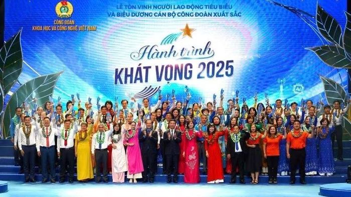 71 cán bộ công đoàn xuất sắc được tôn vinh tại chương trình "Hành trình khát vọng 2025". (Ảnh: Công đoàn Khoa học và Công nghệ)