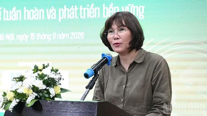 Bà Lý Thị Hồng Điệp, Phó Tổng Biên tập Báo Nông nghiệp và Môi trường phát biểu tại hội thảo.