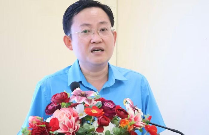 Ông Phùng Thái Quang, Phó Chủ tịch Liên đoàn Lao động Thành phố Hồ Chí Minh, Giám đốc Trung tâm tư vấn và hỗ trợ người lao động Công đoàn thành phố phát biểu tại hội thảo.