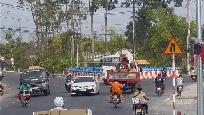 Nút giao tuyến tránh Quốc lộ 30-Quốc lộ 30 cũ lúc chưa được lắp đặt đèn tín hiệu giao thông. (Ảnh tư liệu: HỮU NGHĨA)