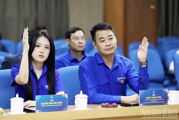 Các đại biểu tiến hành hiệp thương tại hội nghị. (Ảnh: LÂM HẢI)