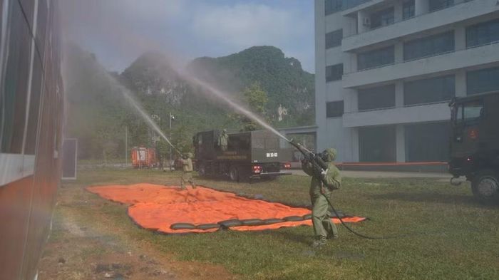 Phim đã tiếp cận thực tế sống động về người lính Hóa học-Môi trường. (Ảnh: Điện ảnh Quân đội nhân dân)