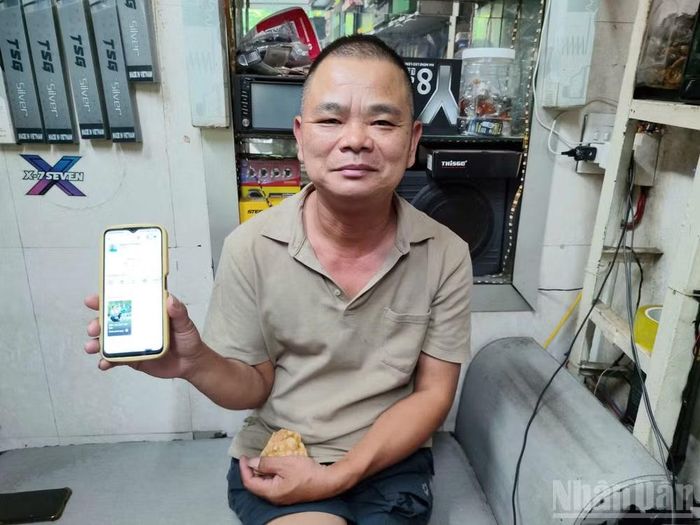 Tài xế xe công nghệ Nguyễn Thế Anh, thường trú tại phường Hai Bà Trưng Hà Nội cho biết: Công việc làm thêm tài xế công nghệ mỗi tháng giúp anh có thêm 1 khoản thu nhập phụ gần 6 triệu đồng mỗi tháng.