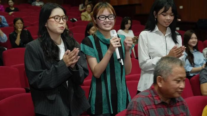 Ba học sinh Trường trung học phổ thông tham dự Liên hoan với bộ phim “Mạc Hậu”. (Ảnh: Ban tổ chức)