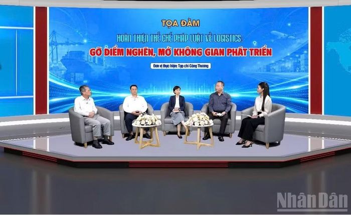 Tọa đàm “Hoàn thiện thể chế pháp luật về logistics gỡ điểm nghẽn mở không gian phát triển”. (Ảnh: KIM DUNG)