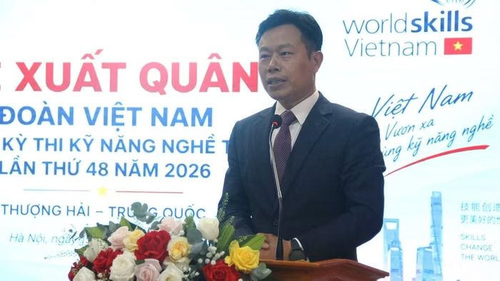 Thứ trưởng Bộ Giáo dục và Đào tạo Lê Quân phát biểu tại buổi lễ. (Ảnh: ĐTT)
