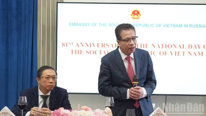 Đại sứ Đặng Minh Khôi phát biểu ý kiến. (Ảnh: THANH THỂ)