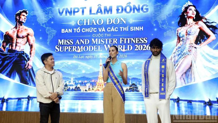 Các gương mặt đoạt ngôi vị mùa giải trước giao lưu tại chương trình. (Ảnh: BẢO VĂN)