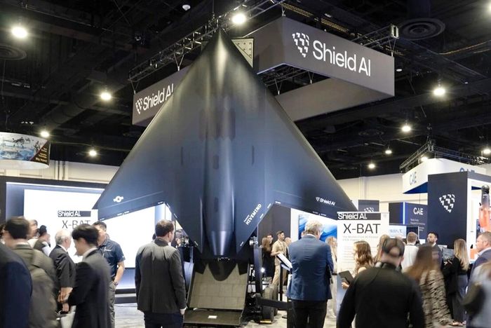 UAV X-BAT được trưng bày trong một triển lãm. Ảnh: Shield AI 