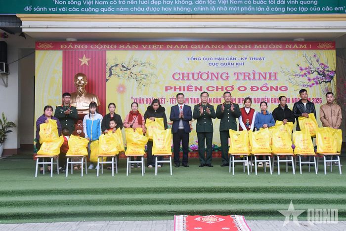  Cục Quân khí tổ chức Phiên chợ 0 đồng và tặng quà gia đình chính sách trên địa bàn xã Phú Lạc, tỉnh Thái Nguyên nhân dịp Tết Nguyên đán Bính Ngọ 2026.