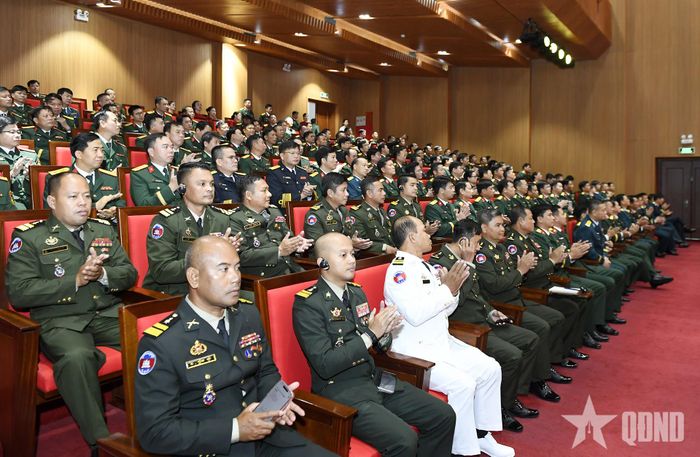 Học viên các khóa tại buổi lễ.