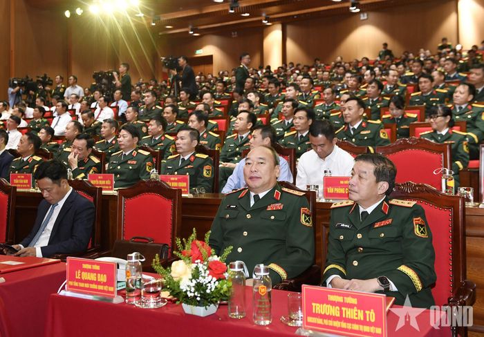 Thủ tướng Lê Minh Hưng và các đại biểu dự buổi lễ. Ảnh: TUẤN HUY