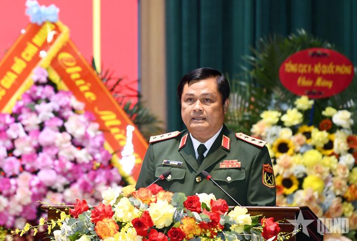 Thượng tướng Đỗ Văn Bảnh, Bí thư Đảng ủy, Chính ủy Học viện Quốc phòng phát biểu tại buổi lễ. Ảnh: TUẤN HUY