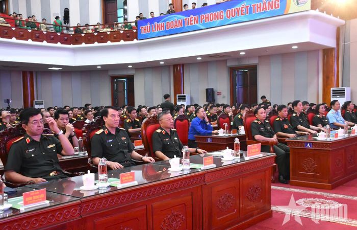  Các đại biểu dự khai mạc hội thi.