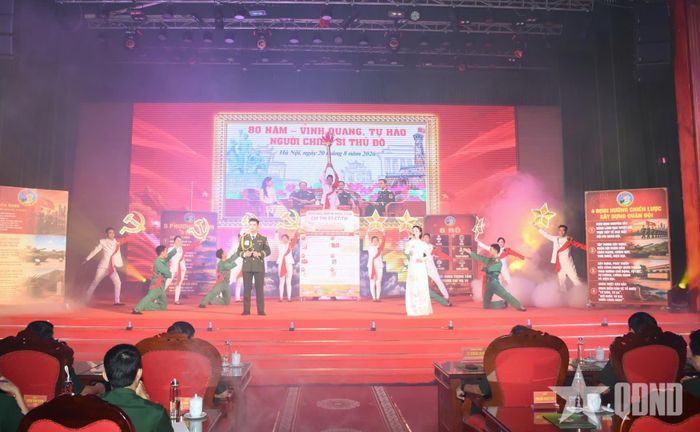  Phần thi tuyên truyền viên trẻ của đội tuyển chủ nhà Bộ tư lệnh Thủ đô Hà Nội để lại ấn tượng sâu sắc với khán giả.