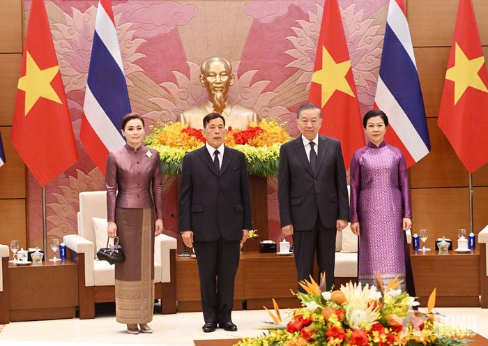 Tổng Bí thư, Chủ tịch nước Tô Lâm và phu nhân cùng Nhà vua Thái Lan Maha Vajiralongkorn Phra Vajiraklaochaoyuhua và Hoàng hậu. Ảnh: TRỌNG HẢI