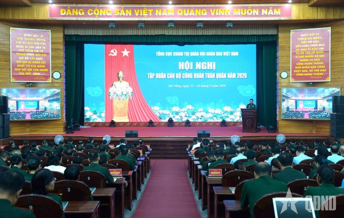  Quang cảnh khai mạc.  