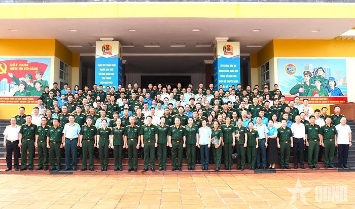  Các đại biểu và cán bộ tham gia tập huấn  